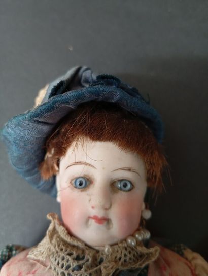 Poupee de mode or Parisienne; bisque bust...