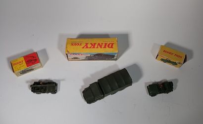 DINKY TOYS. Reunion de 3 vehicules militaires...