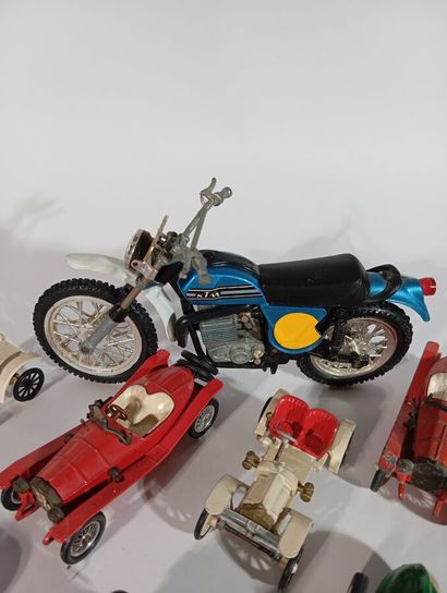 Lot de voitures miniatures dont Novoexport...
