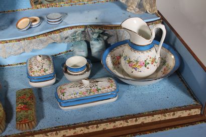 Coffret formant coiffeuse qui comporte un...