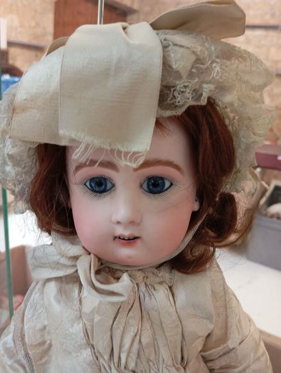 JULLIEN. French doll, size 7, bisque head...