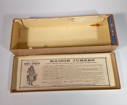Boite en carton rigide pour une poupée Bébé...
