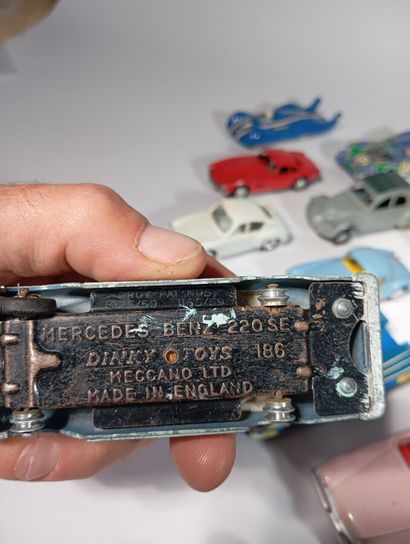 Lot de voitures miniatures dont Super Champion,...
