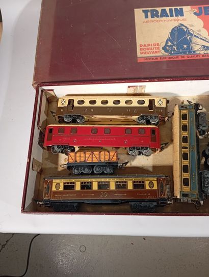 JEP / Hornby. Important ensemble de gares...