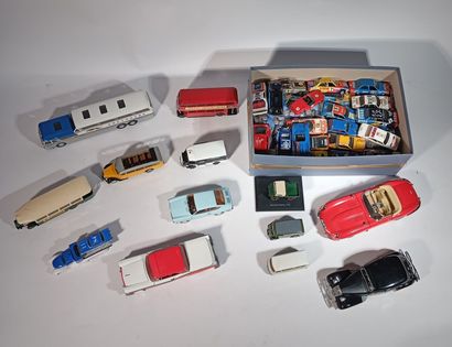 Lot de voitures miniatures de differentes...