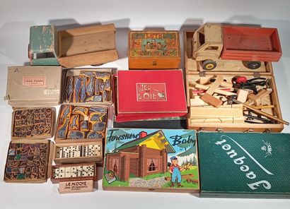 Lot de jeux anciens,ensemble de marionettes...