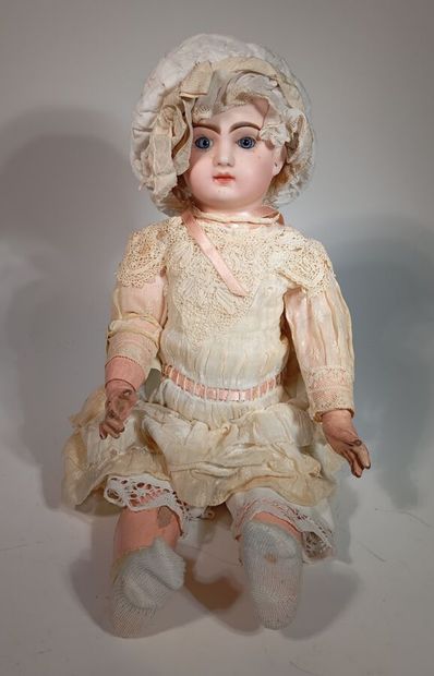 French doll, PARIS BéBé, size 7. Bisque head...