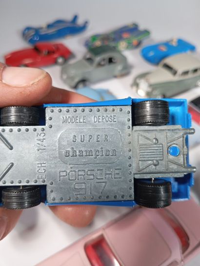Lot de voitures miniatures dont Super Champion,...