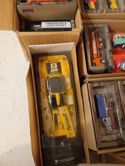 Lot de 7 cartons de camions sous blister...