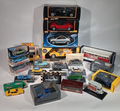 Lot de voitures miniatures dans leurs boites...