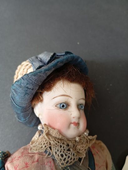 Poupee de mode or Parisienne; bisque bust...