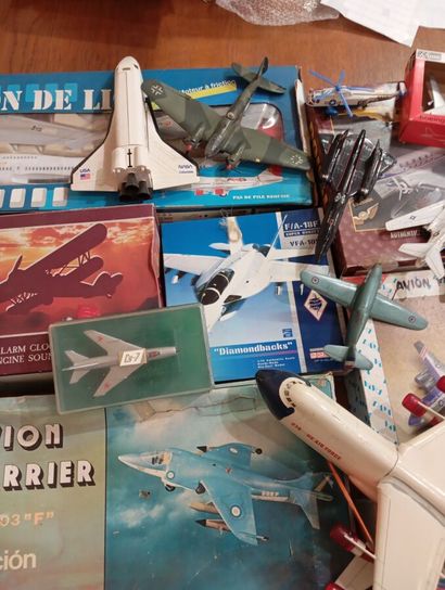Lot d'Avions divers et maquettes de fabrication...