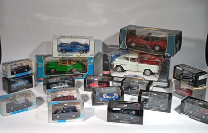 Lot de voitures de diverses tailles dans...