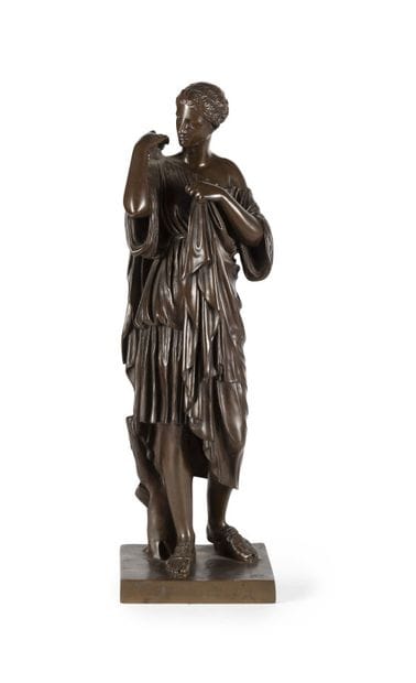 FIGURE EN BRONZE PATINÉ
représentant la Diane...