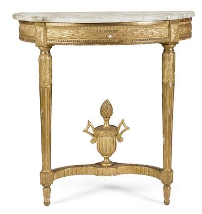CONSOLE EN BOIS DORÉ DE FORME DEMI-LUNE
la...
