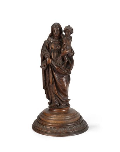 VIERGE À L'ENFANT EN NOYER SCULPTÉ
reposant...