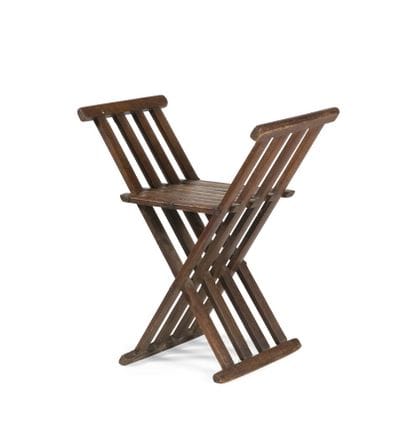 TABOURET PLIANT EN CHÊNE 
à bandes ajourées...