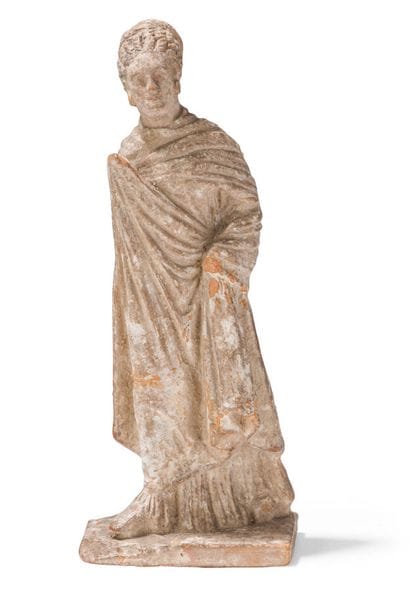 STATUETTE 
représentant une jeune femme debout...