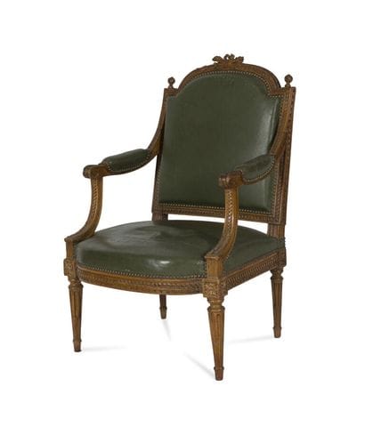 FAUTEUIL À DOSSIER PLAT À DÉCROCHEMENT
et...