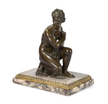FIGURE DE VÉNUS ACCROUPIE D'APRÈS L'ANTIQUE
en...