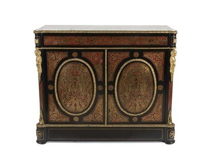 MEUBLE D'APPUI EN MARQUETERIE D'ÉCAILLE ROUGE...