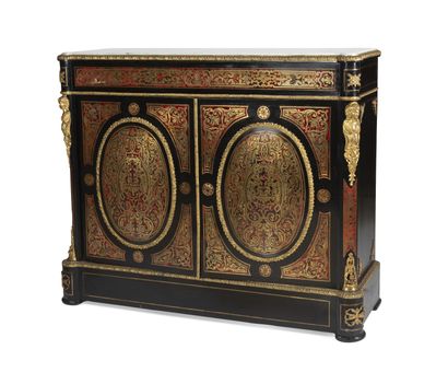 MEUBLE D'APPUI EN MARQUETERIE D'ÉCAILLE ROUGE...