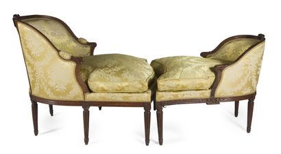 CHAISE-LONGUE EN BOIS MOULURÉ
en deux parties,...