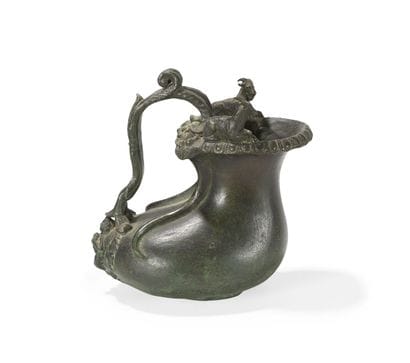 PETITE VERSEUSE EN BRONZE À PATINE ANTIQUE
à...