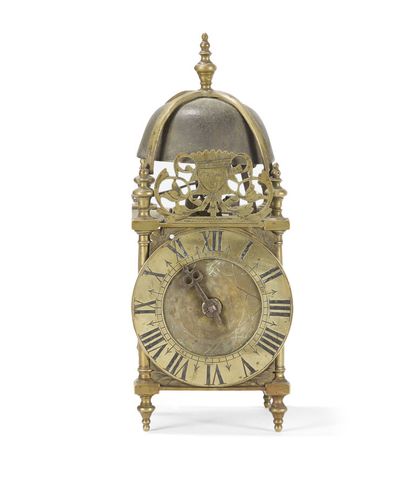 PENDULE À LA CAPUCINE EN LAITON GRAVÉ
le...