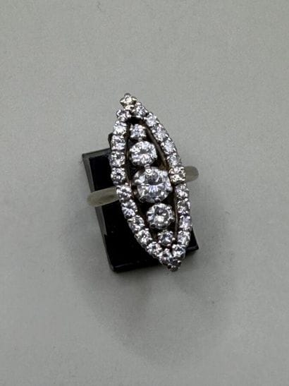 Marquise ring in 750 thousandths white gold...