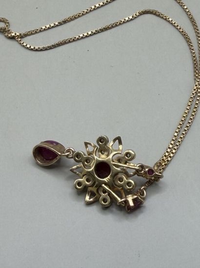 Gold necklace with a design set with ruby...