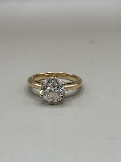 750-th yellow gold ring set with a single...