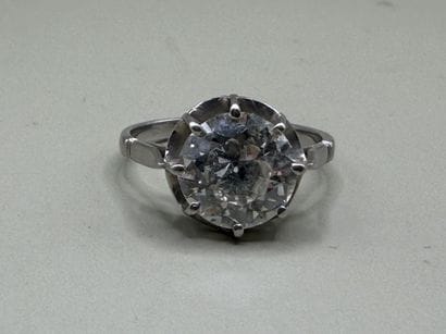 850-th platinum ring set with a single vintage-cut...
