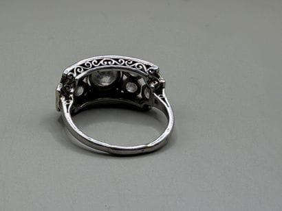 Art Deco band ring in 850-th platinum, featuring...