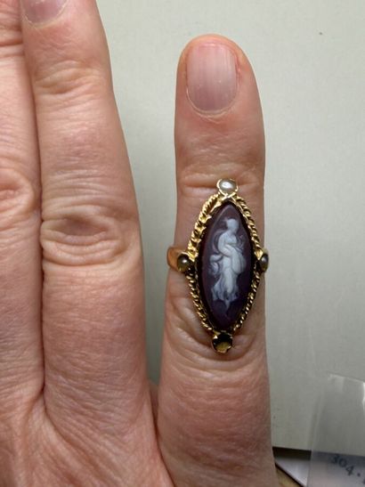 750 mm yellow gold marquise ring set with...