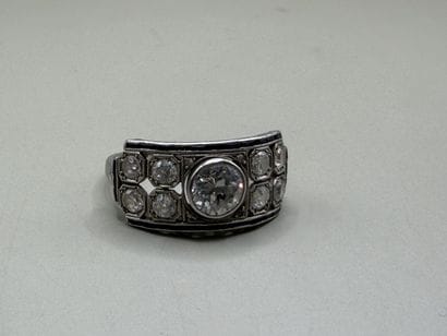 Art Deco band ring in 850-th platinum, featuring...