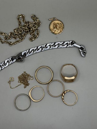 Set of 750-th yellow gold jewelry (with imperfections):...