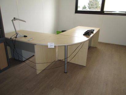 1 bureau d'angle mélaminé bois clair (3 éléments)...