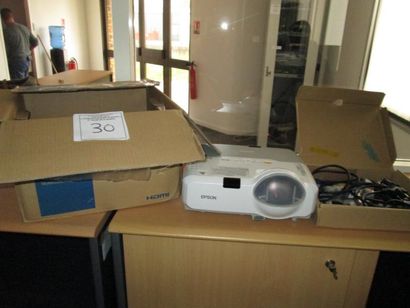 1 vidéo projecteur EPSON EB-430