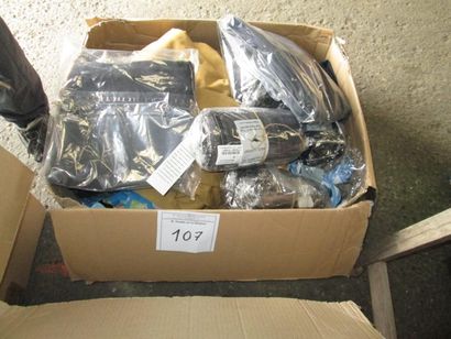 1 carton comprenant environ 11 jeans, pantalons...
