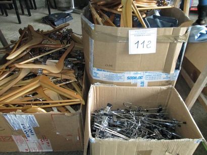 1 lot de 3 cartons de cintres