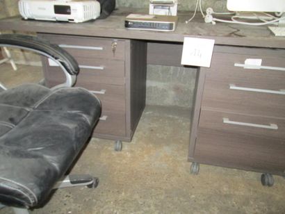 1 table bureau mélaminé chocolat + 2 caissons...