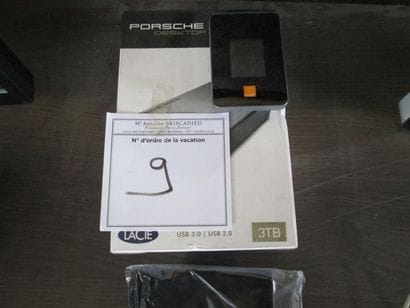 1 disque dur LACIE 3 TB, 1 domino ORANGE...
