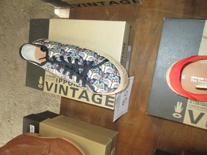 1 paire de chaussures IPPON VINTAGE NAMY...
