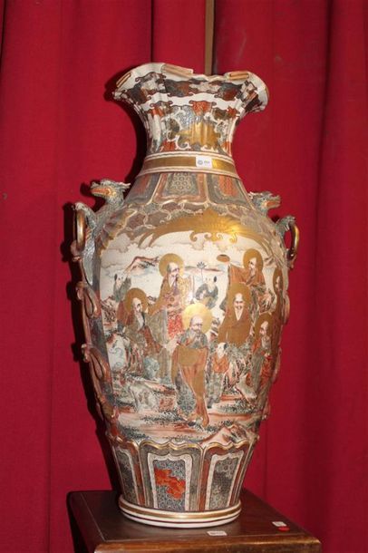 Importante paire de vases en faïence de Satsuma,...
