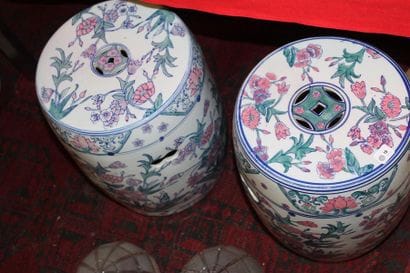 Paire de tabourets en porcelaine à décor...