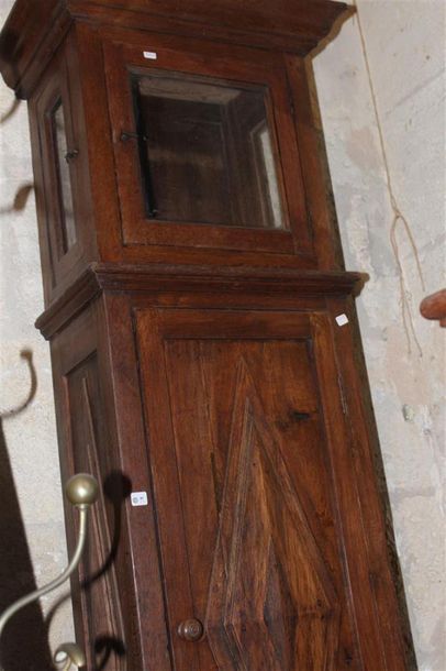 Caisse d'horloge de parquet en chêne mouluré....