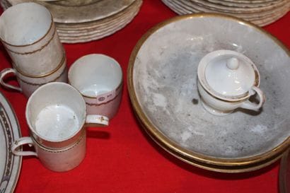 Deux paires de tasses litron en porcelaine...