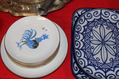 Partie de service à gâteau en porcelaine...