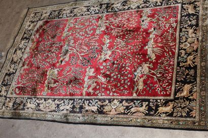Tapis en soie à fond rouge, Goum Iran XXe...